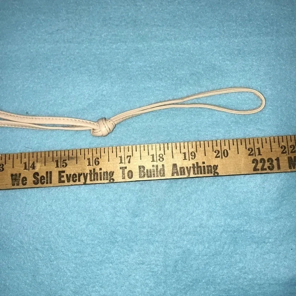 𝅺Cross body vintage handbag🎉Host Pick🎉 - Picture 5 of 7